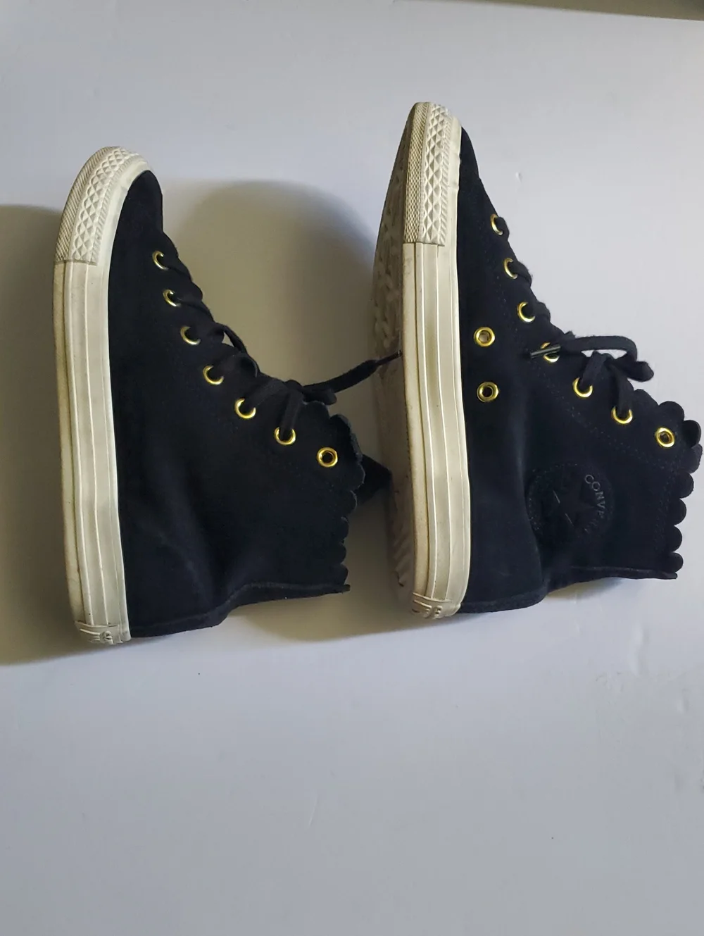 Converse Chuck Taylor All Stars Black Suede High-Top Scalloped Size Youth 3